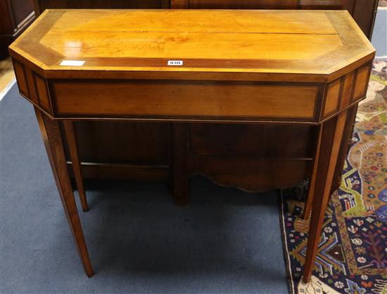 A George III satinwood card table W.86.5cm